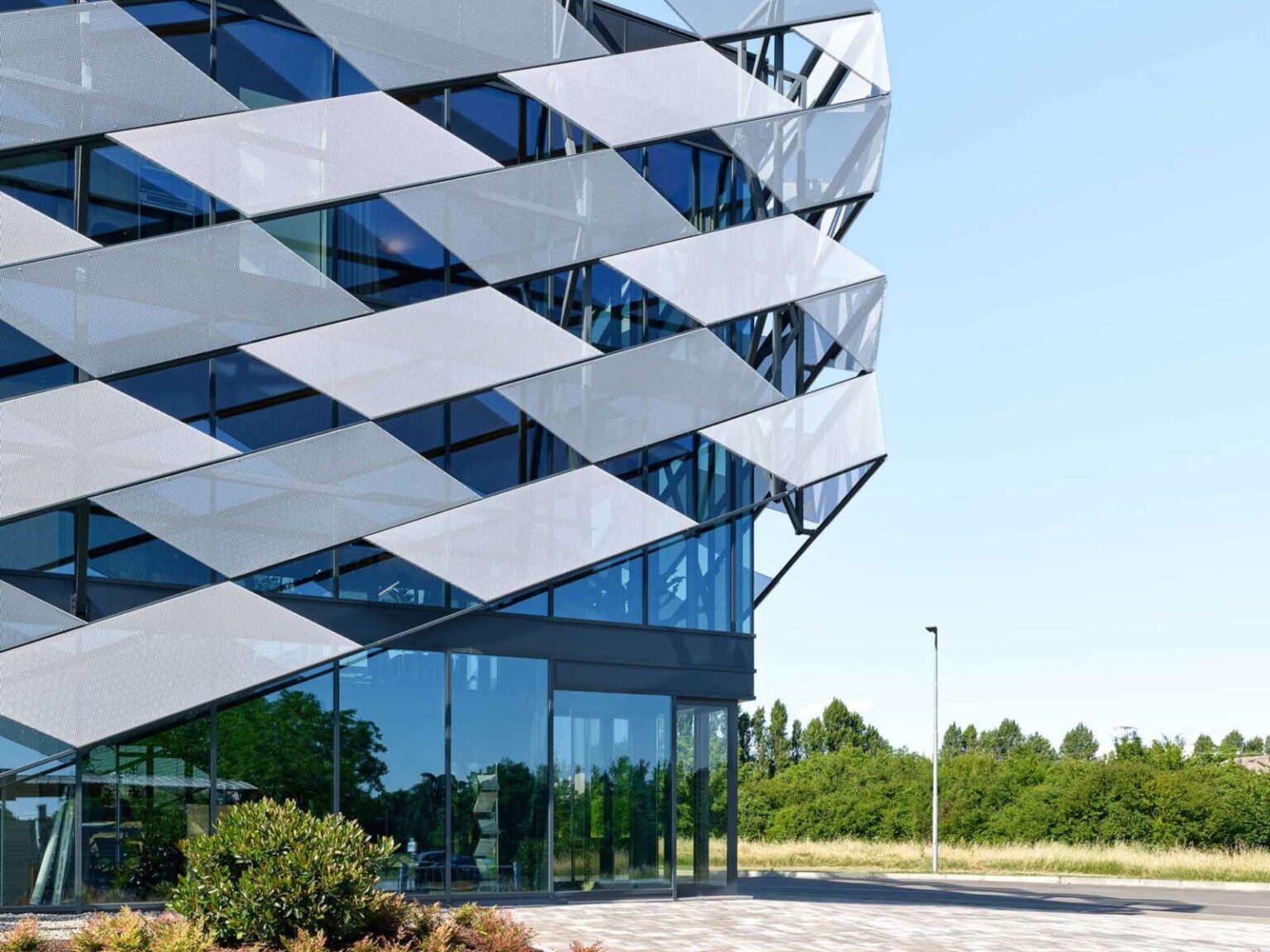 75個のモジュールを再生した循環型建築〈NUVOLA 75〉AMBIENTEVARIO, イタリア