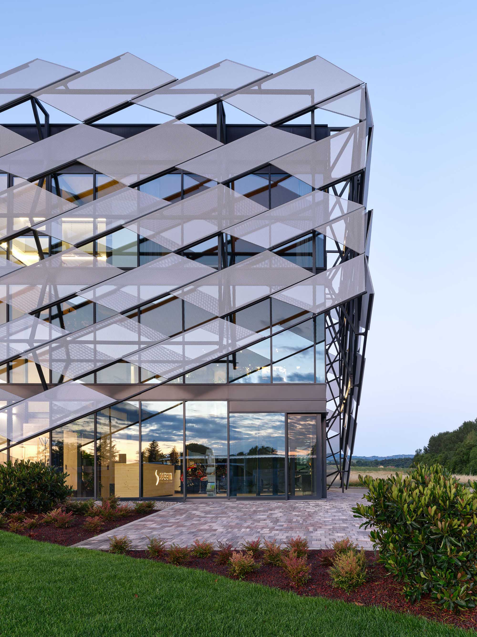 〈NUVOLA 75〉AMBIENTEVARIO