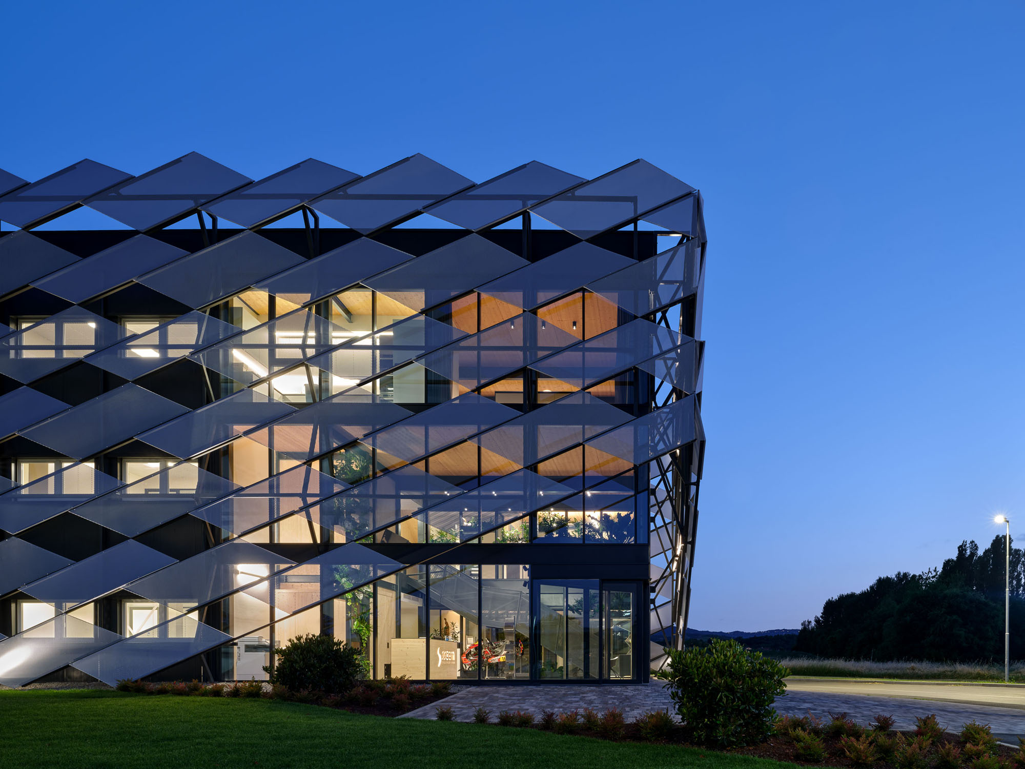 〈NUVOLA 75〉AMBIENTEVARIO