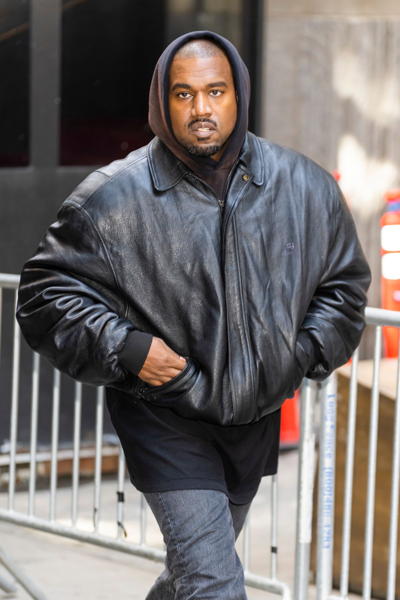 カニエ・ウェストKanye West attends the Balenciaga Spring 2023 Fashion Show at the New York Stock Exchange on May 22 2022 in New...