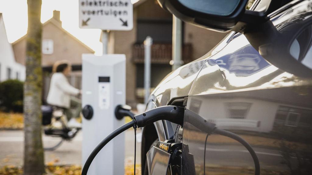 低・中所得の自動車運転者が電気自動車を購入するための補助金