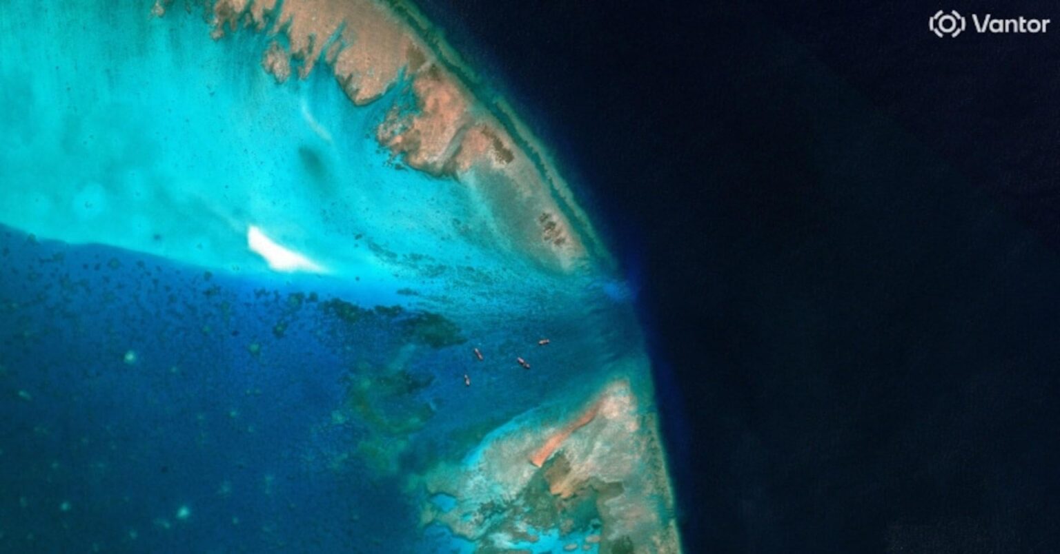 中国、南シナ海スカボロー礁入り口を封鎖の動き 衛星画像で判明 ― フィリピンとの緊張‌が高まる中