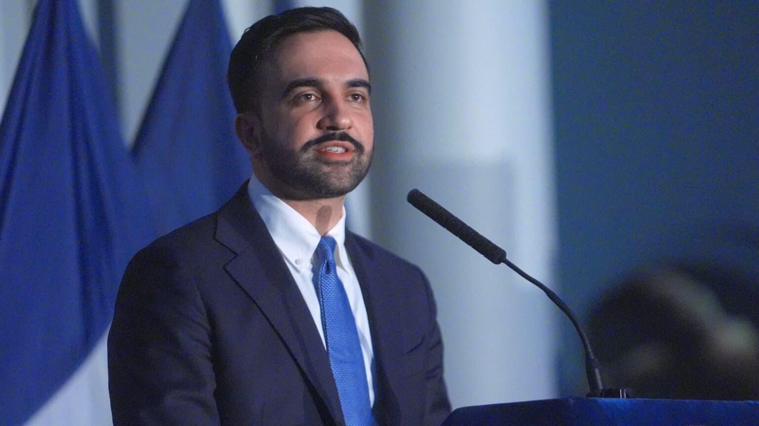 ニューヨーク市長は、労働者階級の「流出」が特徴的な都市で超富裕層に課税するプロジェクトを実行するため、フランスの経済学者ガブリエル・ズクマン氏に協力を要請した。