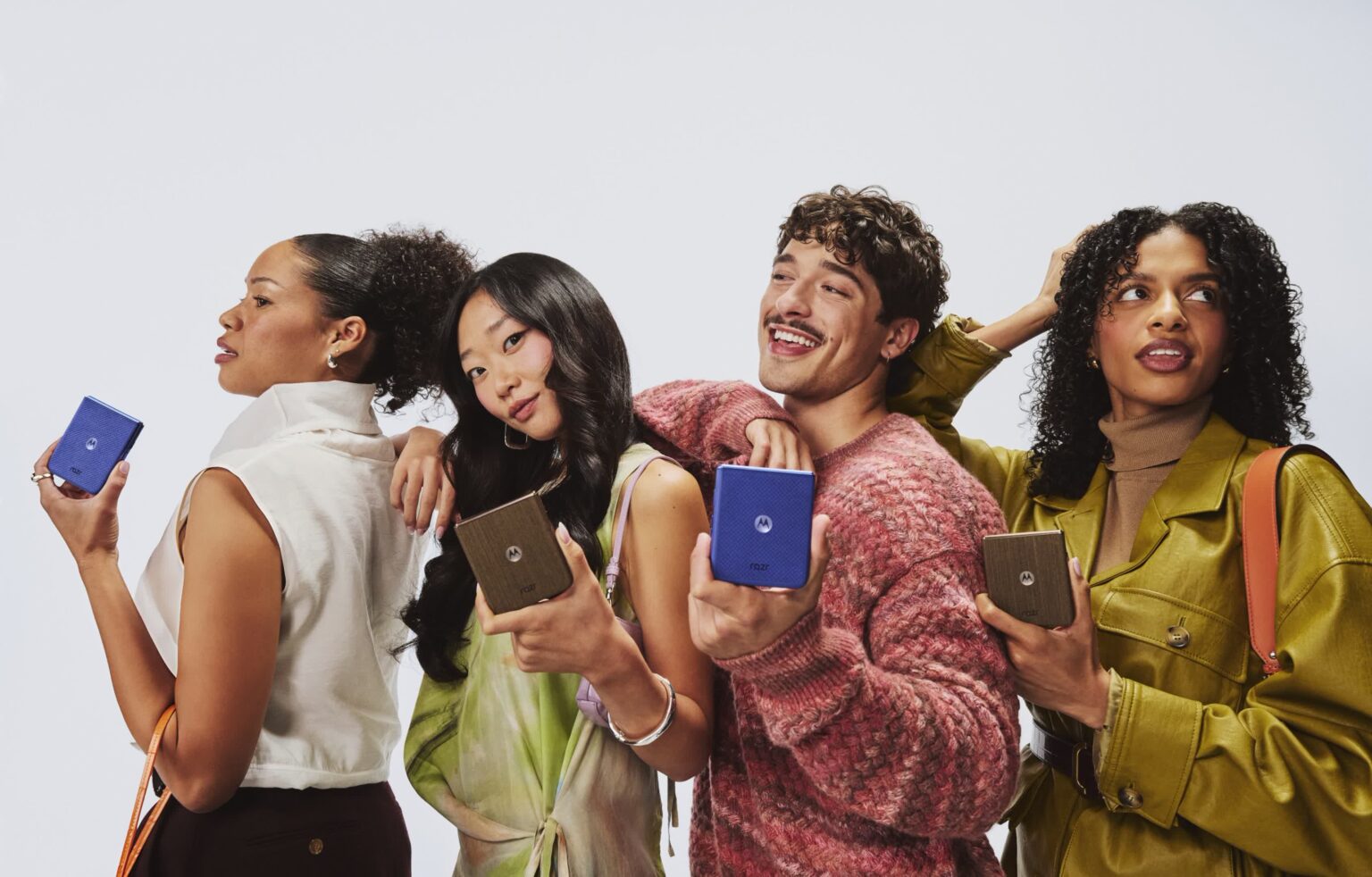 モトローラ、米国向けに「razr 70 ultra」など縦折りスマホ3機種発表　5000万画素LOFICセンサー搭載 - ケータイ Watch