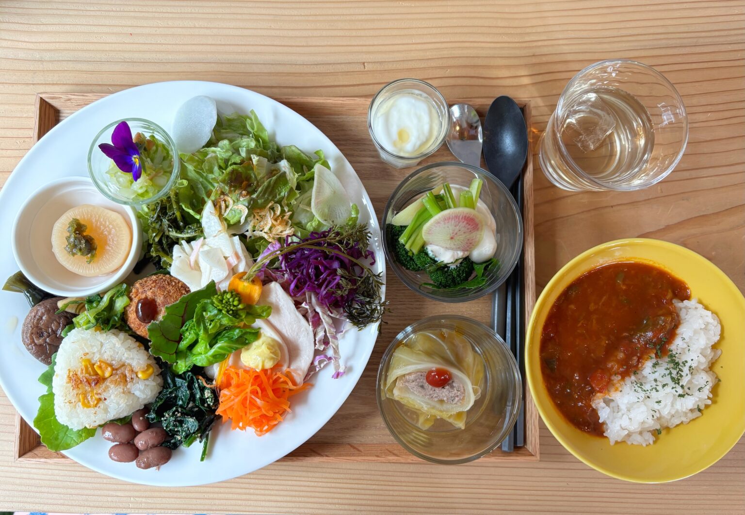 自家製彩りランチと自家焙煎コーヒー「and people」三瓶山の麓に佇むカフェ | 鳥取マガジン