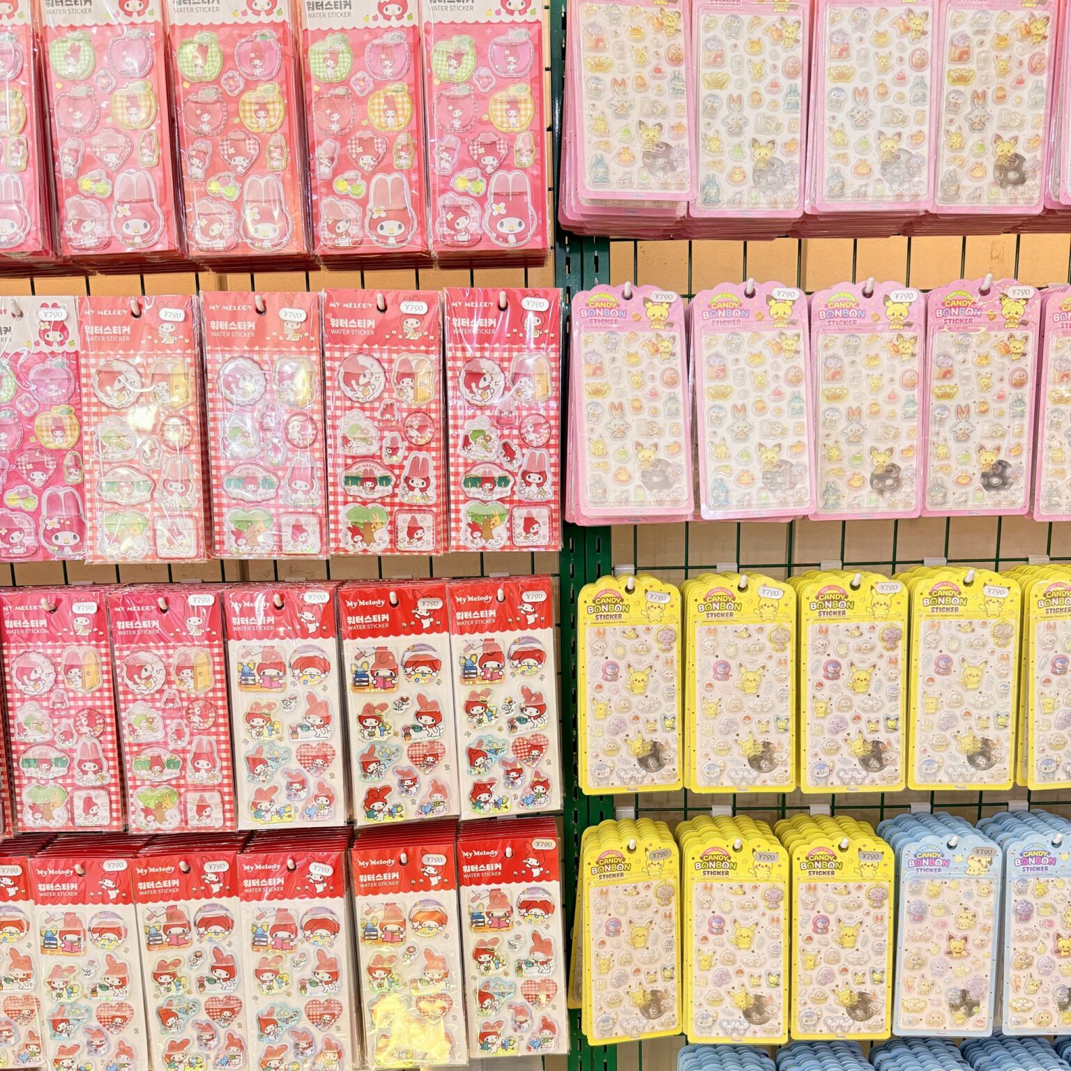 【取材】シールが大量入荷「SHOT米子店」鳥取県でもシールが大ブーム | 鳥取マガジン