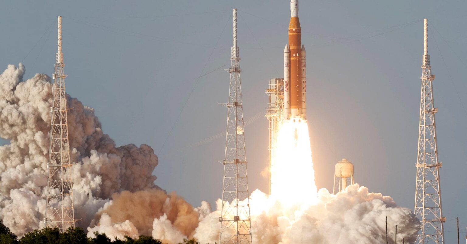 NASA、半世紀ぶりの有人月探査ミッションを開始