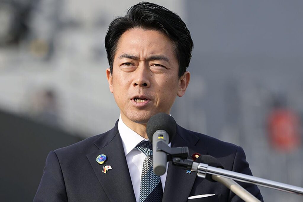 「独断で参加を決められるわけがないのに…」 小泉防衛相にハシゴを外された「自衛隊の歌姫」の素顔 ― オファーが殺到