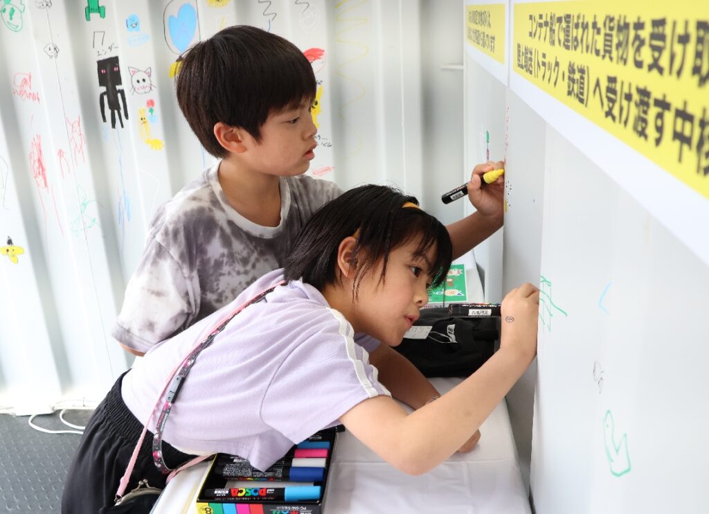 「港湾クレーン知って」大分市でフェスタ開催　VRで操作体験や巨大タイヤなど展示 - 大分のニュースなら 大分合同新聞プレミアムオンライン Gate