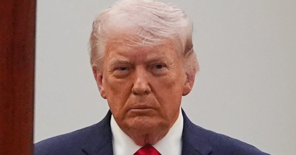 ホワイトハウス、トランプ大統領の健康危機の主張への対応を迫られる