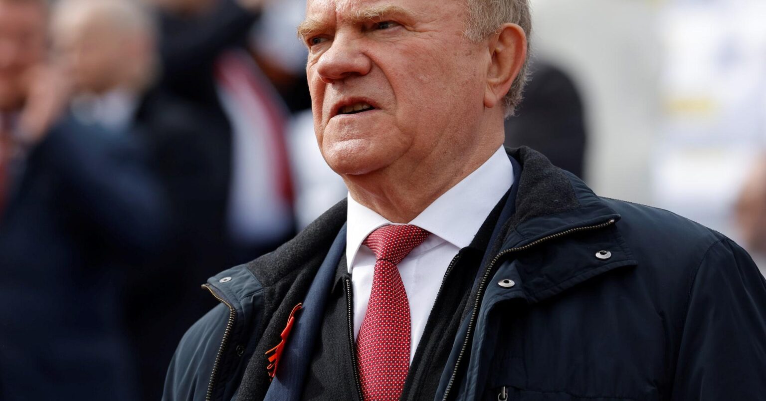 ロシア共産主義者の指導者、経済低迷による革命のリスクを議会に警告