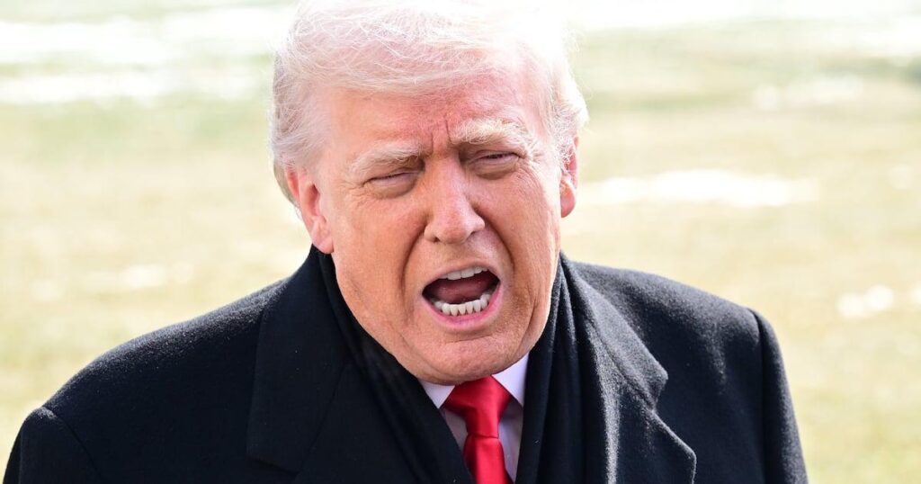 79歳のトランプ大統領、公の場で混乱の兆候を複数示す