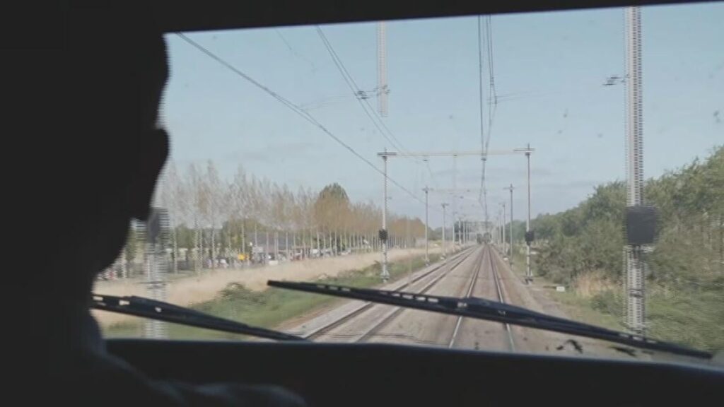 NSは電車乗車中の電力使用量を削減したい：「家庭にとっては良いことだろう」