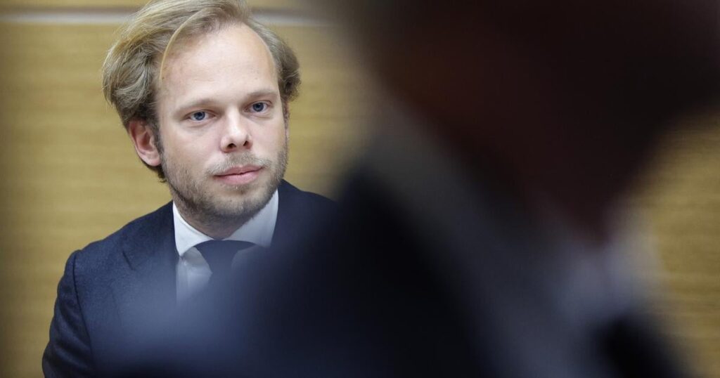 「第五共和政ではめったに起こらなかった」：議会報告書の検閲、極めてまれな出来事