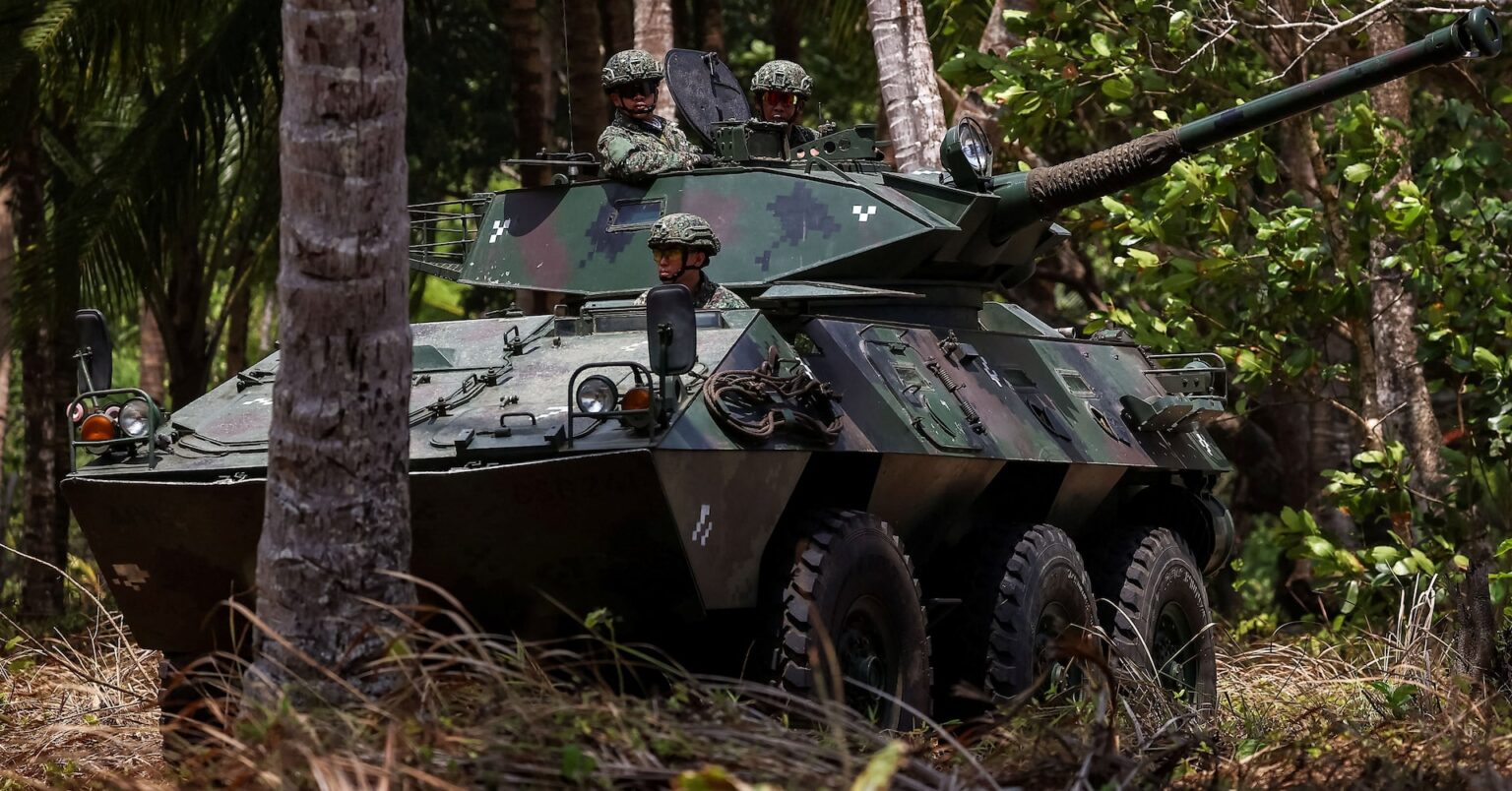 比米軍、南シナ海で上陸阻止訓練　日豪ＮＺ参加の多国間演習 | ロイター