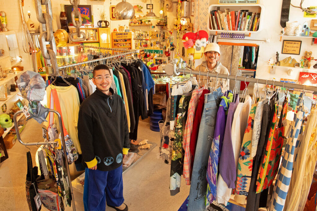 ［Wandering Osaka］#08 大吉純一＆河田達矢と巡るYAMASTORE、惣菜・弁当 あんどう、ピタックごはん | EYESCREAM