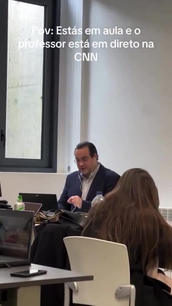 黙ってください、私たちはライブ中です！