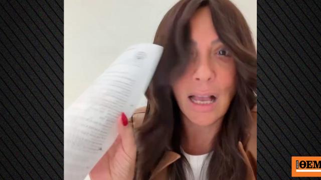 コモティニのスミルナ破壊を讃えて賛歌を歌ったキプロス系トルコ人がギリシャへの入国を拒否された、「もう一度やりたい」と彼女は語る