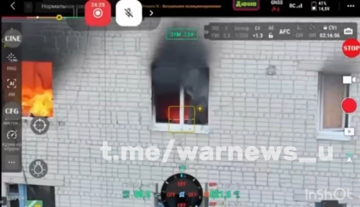 ハリコフ地方で、燃え盛る高層アパートの窓からロシア兵が飛び降り、小火器の銃撃でとどめを刺された。