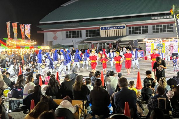 世代超えエイサー多彩　沖縄市山内中校区でイベント