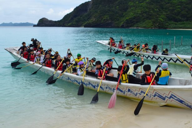 渡嘉敷の大自然体験 山形の小中生132人訪問