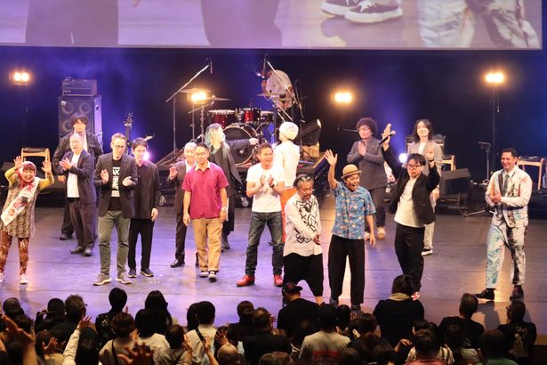 軽快トーク1300人笑いの渦 OKINAWAスタンダップコメディフェス 県内外コメディアン14人結集