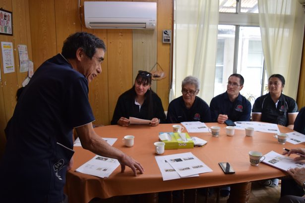 健康長寿は食事と運動　今帰仁診療所・石川所長　ニュージーランドのＮＧＯ視察研修　高齢者ケア、世代間交流学ぶ