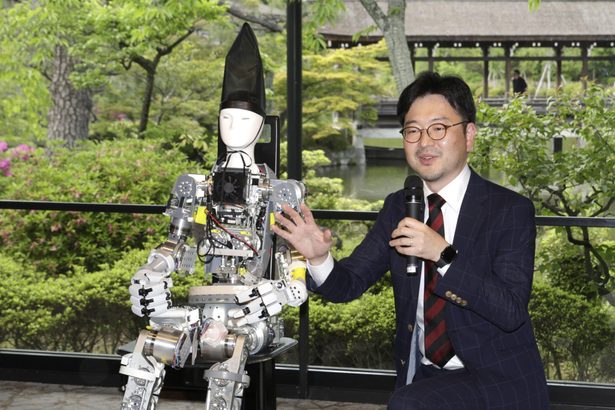 純国産人型ロボ検証機　京都で公開、故障で歩かず