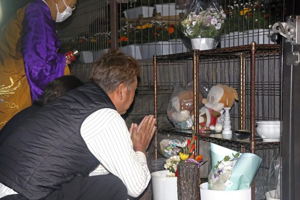 群馬・関越道バス事故１４年　「安全運転意識を」　遺族ら犠牲者悼む