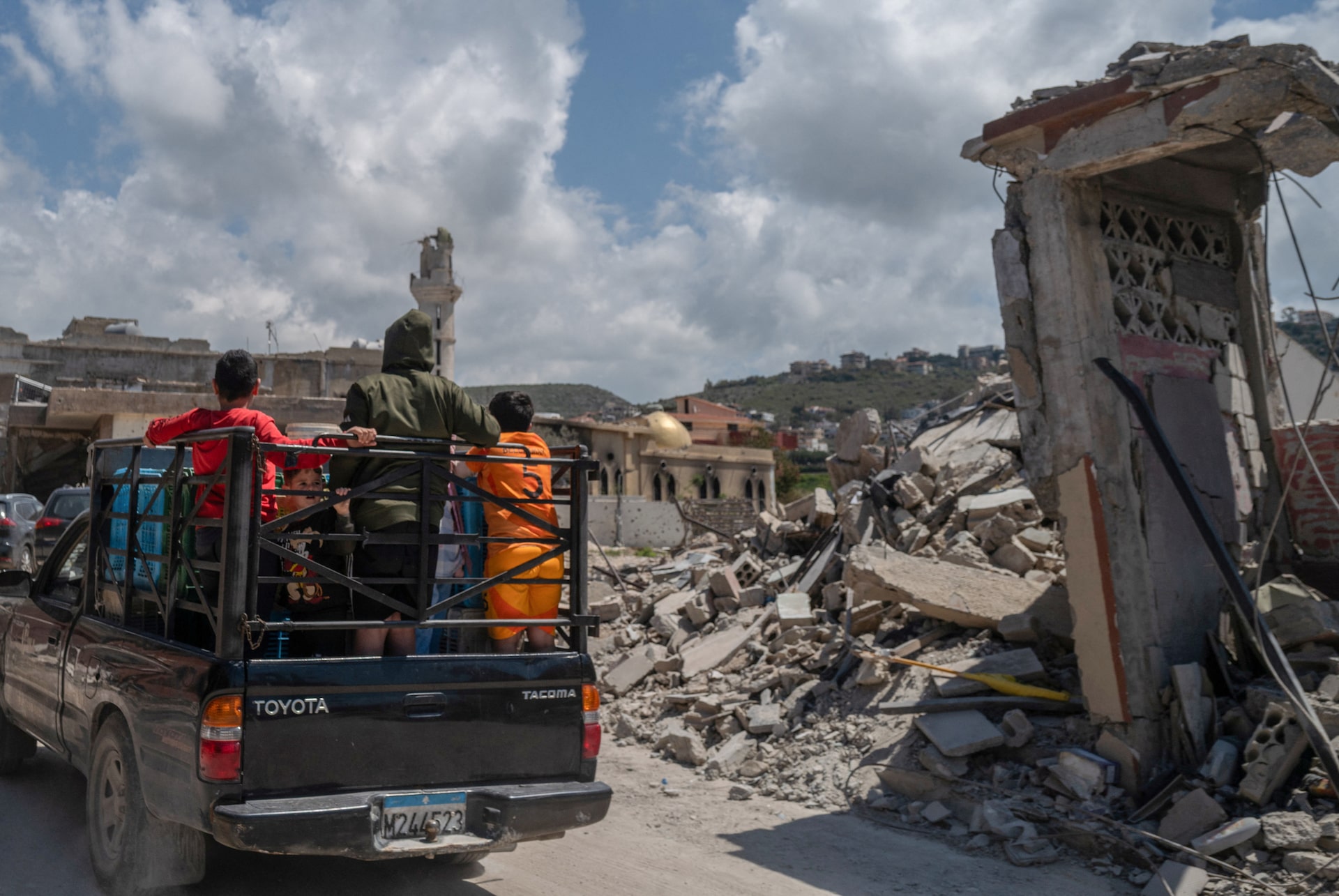 イスラエル、ヒズボラの停戦違反を非難　レバノン南部でロケット弾発射