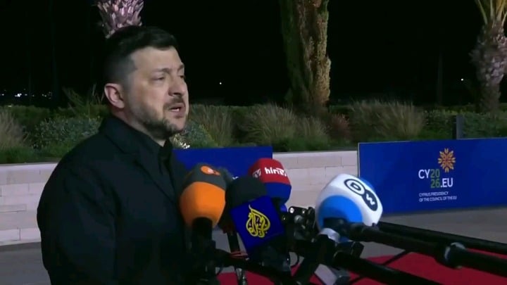 ゼレンスキー大統領:誰かがウクライナは撤退すべきだと言ったら、自分の家から撤退するように努めてください。