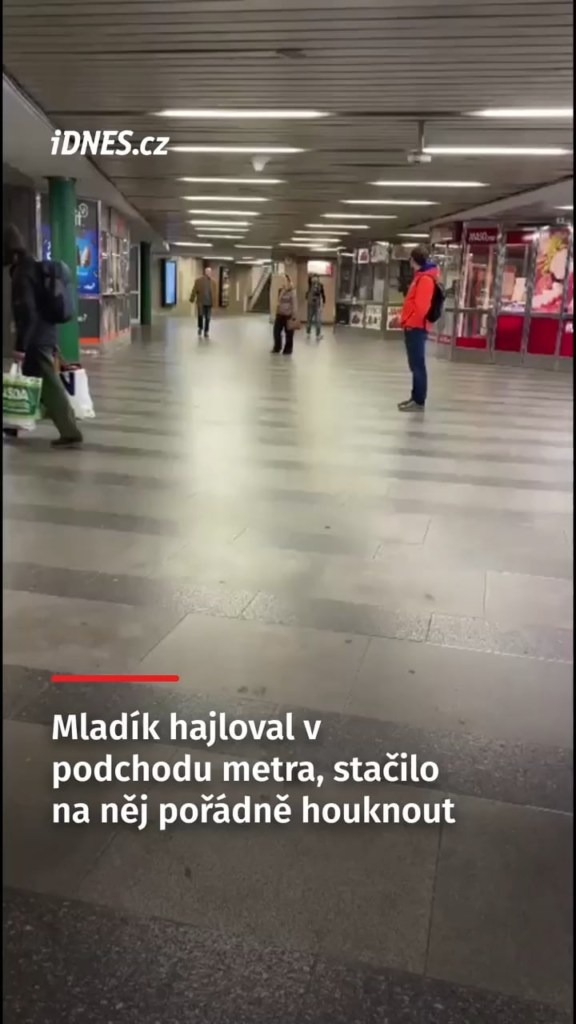 おじいちゃんはただひねくれた目で彼を見た