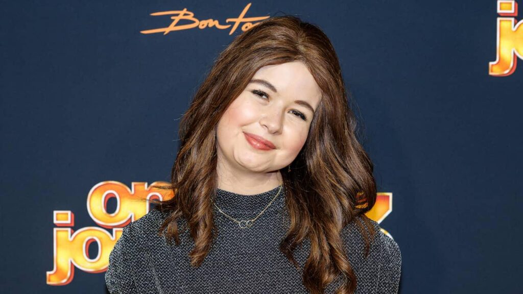 インフルエンサーのジェイド・コップスさんが19歳で癌のため死去