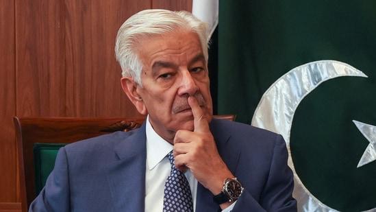 「地獄で燃やせ」：イスラエルの反撃を受け、朴大臣カワジャ・アシフがユダヤ人に関する投稿を削除