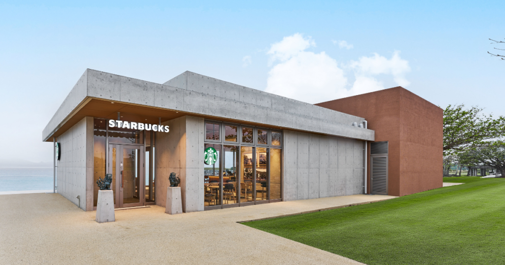 「スターバックス」が沖縄・名護に新店　地域と共創する“パノラマビュー”店舗を開業 - WWDJAPAN