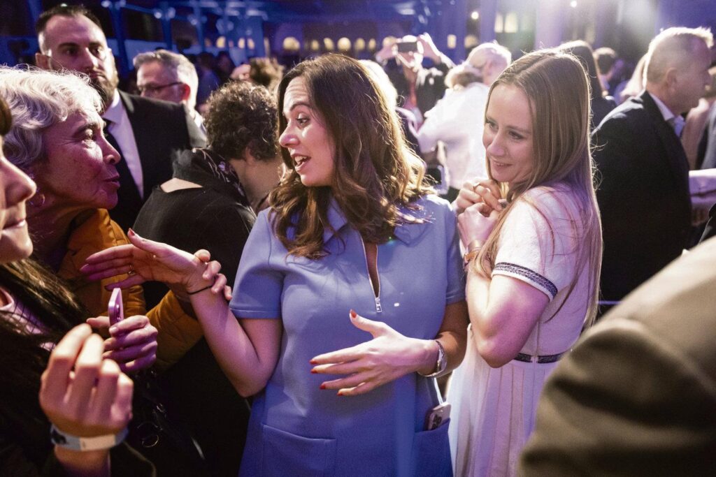 ネメシスは自らを「一般利益」であると宣言し、寄付金を税金から免除している、エリック・コクレルはこの問題を税務当局に照会