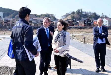 EU委員、能登被災地を視察 輪島市、欧州の災害対策に反映