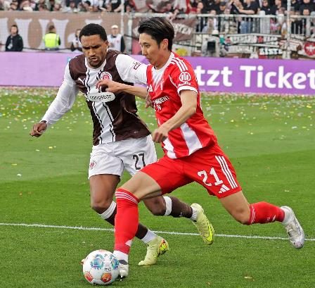 伊藤洋輝、後半途中に退く　サッカーのドイツ１部