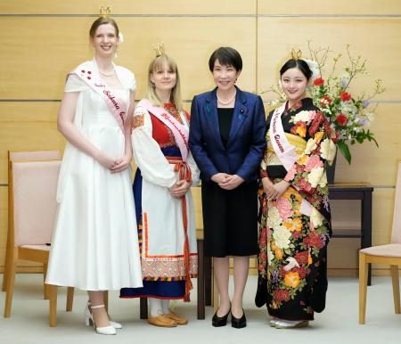 首相「親善の力、活躍を」 ドイツ・さくら女王ら激励