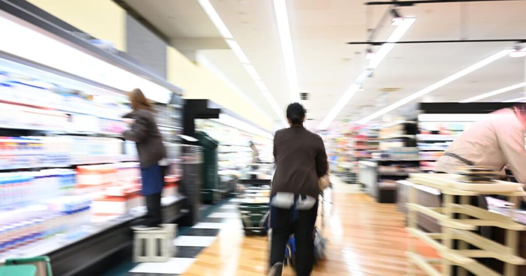 ナフサ危機、食品企業4割すでに打撃 容器不足でプリン販売休止