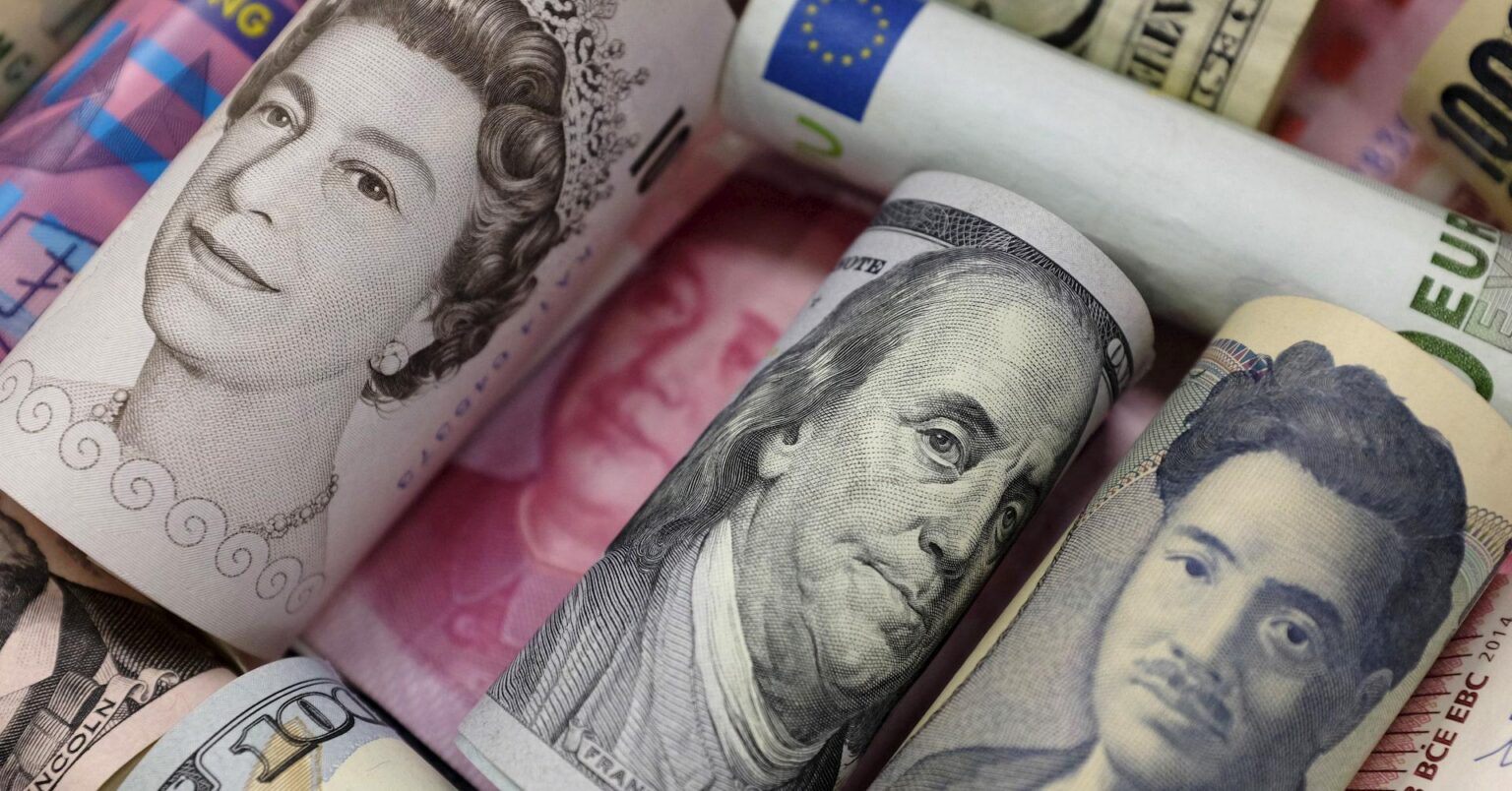 片​山さつき‌財務相 -- 記者団に円安について尋ねられ「円だけで​なくほぼ全ての通貨に対し​ドル​高が進んでいる」と大嘘発言