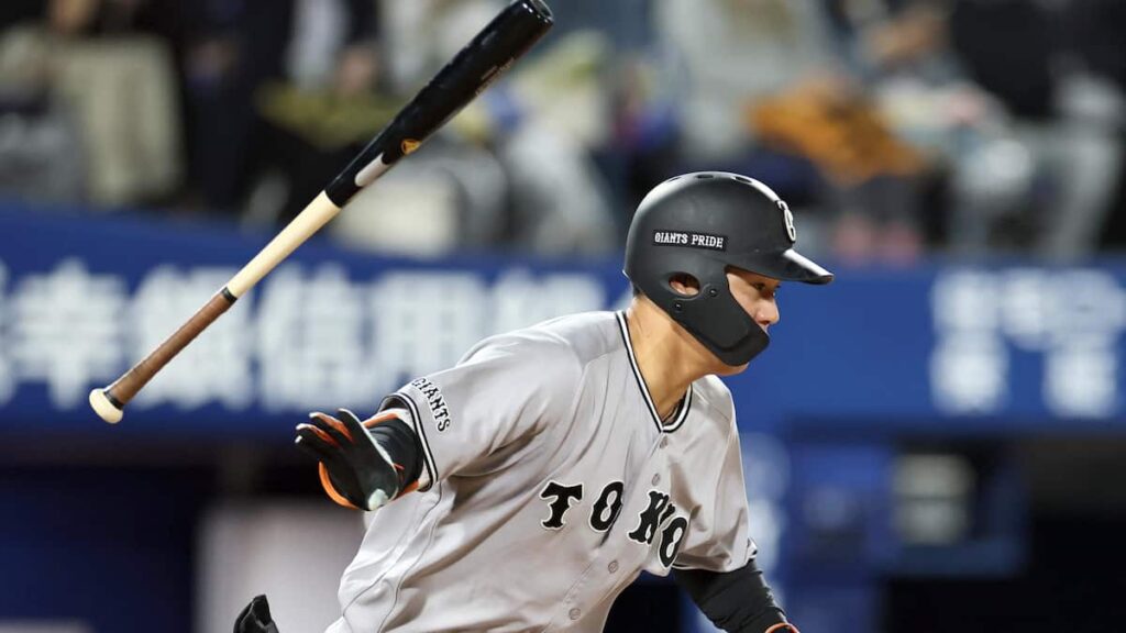 「今朝、おじいちゃんが亡くなったという連絡を受けた」巨人D4位・皆川岳飛がプロ初安打　記念球は「天国で見てくれているおじいちゃんに」 - サンスポ