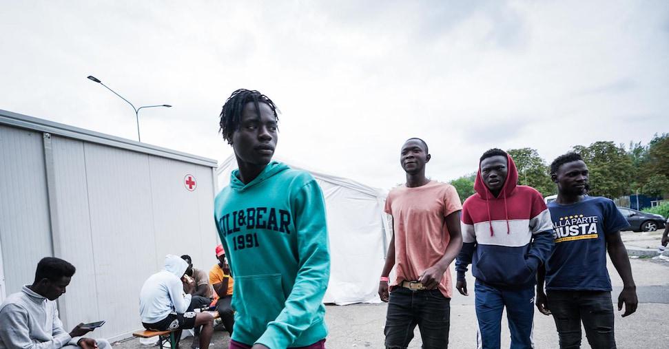 Dl Sicurezza、本国送還を支持する弁護士に年間24万6千ユーロの基金。国家法医学評議会は爆発：「全く知らされていない」、刑事会議所の攻撃：「憲法に矛盾する」規則。 FdOに供給された兵器のICEモデルも争われた