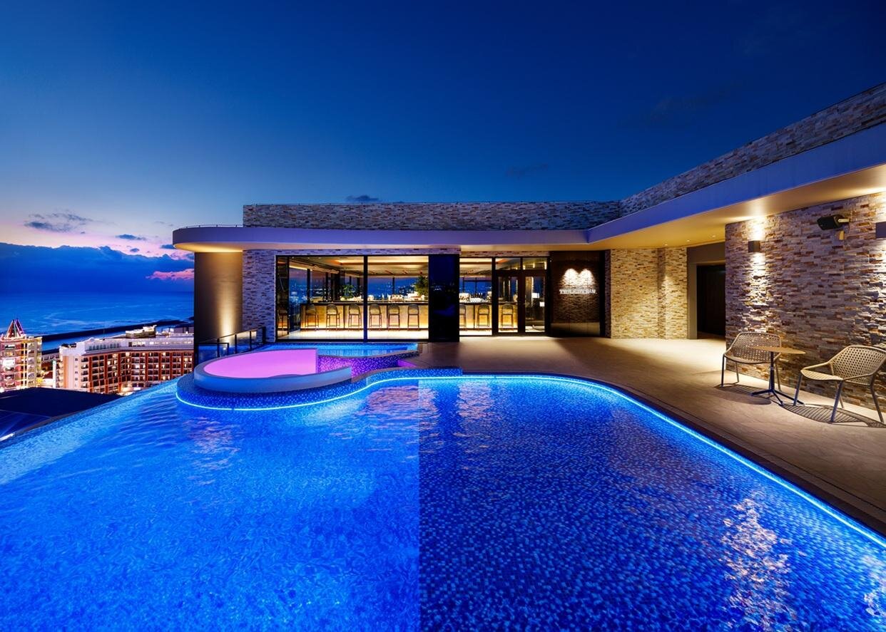 インフィニティプール・バーとトワイライトバー