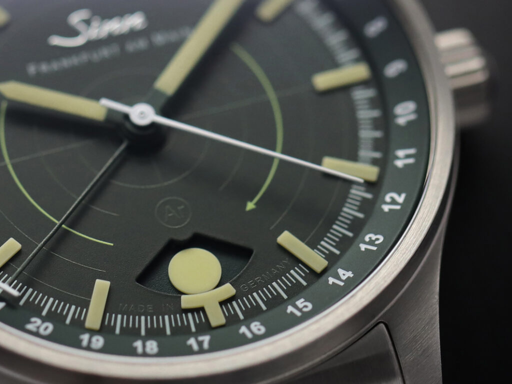 特別設計ムーンライト表示を搭載【ドイツ時計“ジン”、新作ハンティングウオッチ4種】20気圧防水、ハイブリッド・セラミック製の夜光素材採用 – Watch LIFE NEWS|ウオッチライフを楽しむ時計総合ニュースサイト SINN_Top