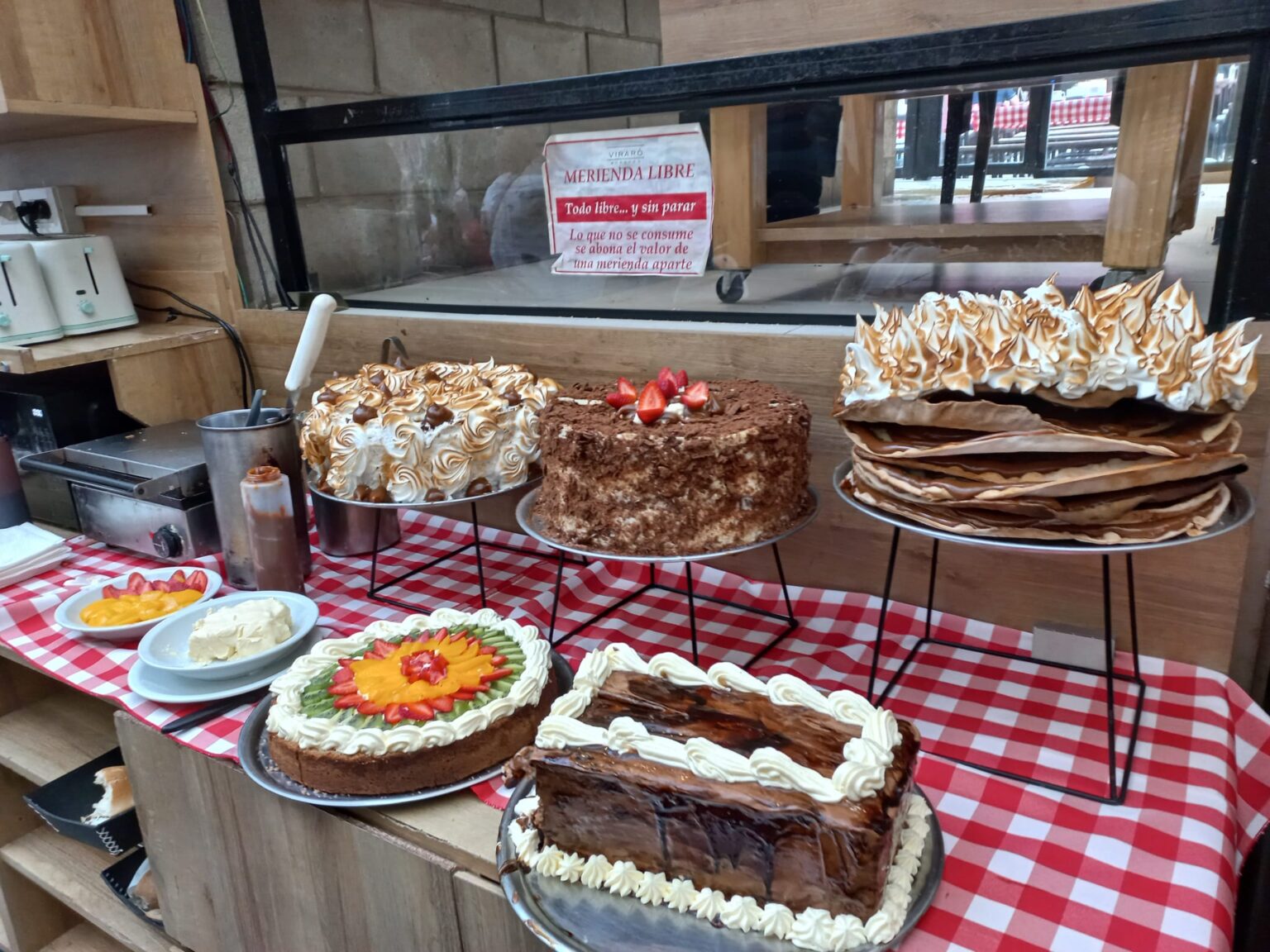 【ブエノスアイレス】の歴史ある空間でメリエンダ革命　El Progreso Restaurante へ | 地球の歩き方