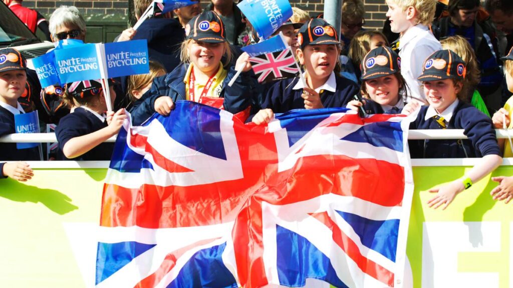 改革派が政権を獲得した場合、すべての州立学校に連合旗を掲揚し、国王の肖像画を掲示するよう命じられる | LBC