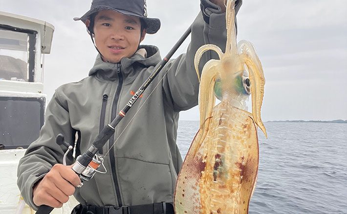 沖縄・伊是名島でのボートゲームでアカハタとアオリイカ連打！ パックロッドで挑戦 - エキサイトニュース