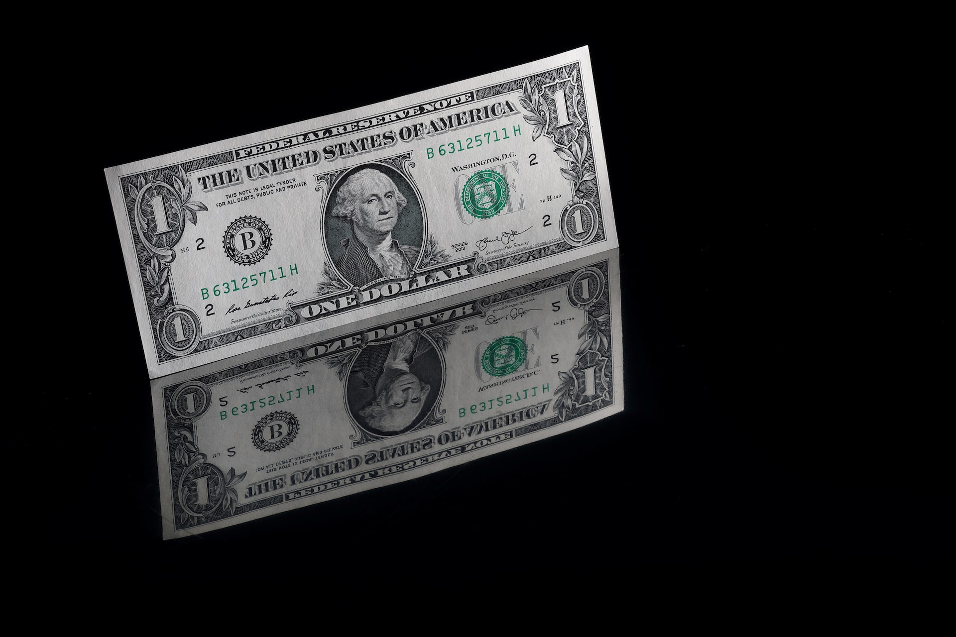 午後3時のドルは159円半ばで膠着、イラン戦闘再開への懸念くすぶる