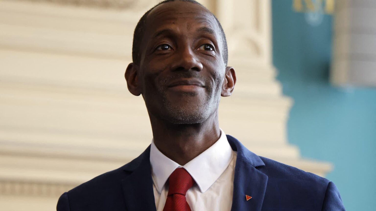 セーヌサンドニ: 反抗的な市長バリー・バガヨコが、社会主義者のカリム・ブアムラン市長に対抗して強力な自治体の大統領に選出された